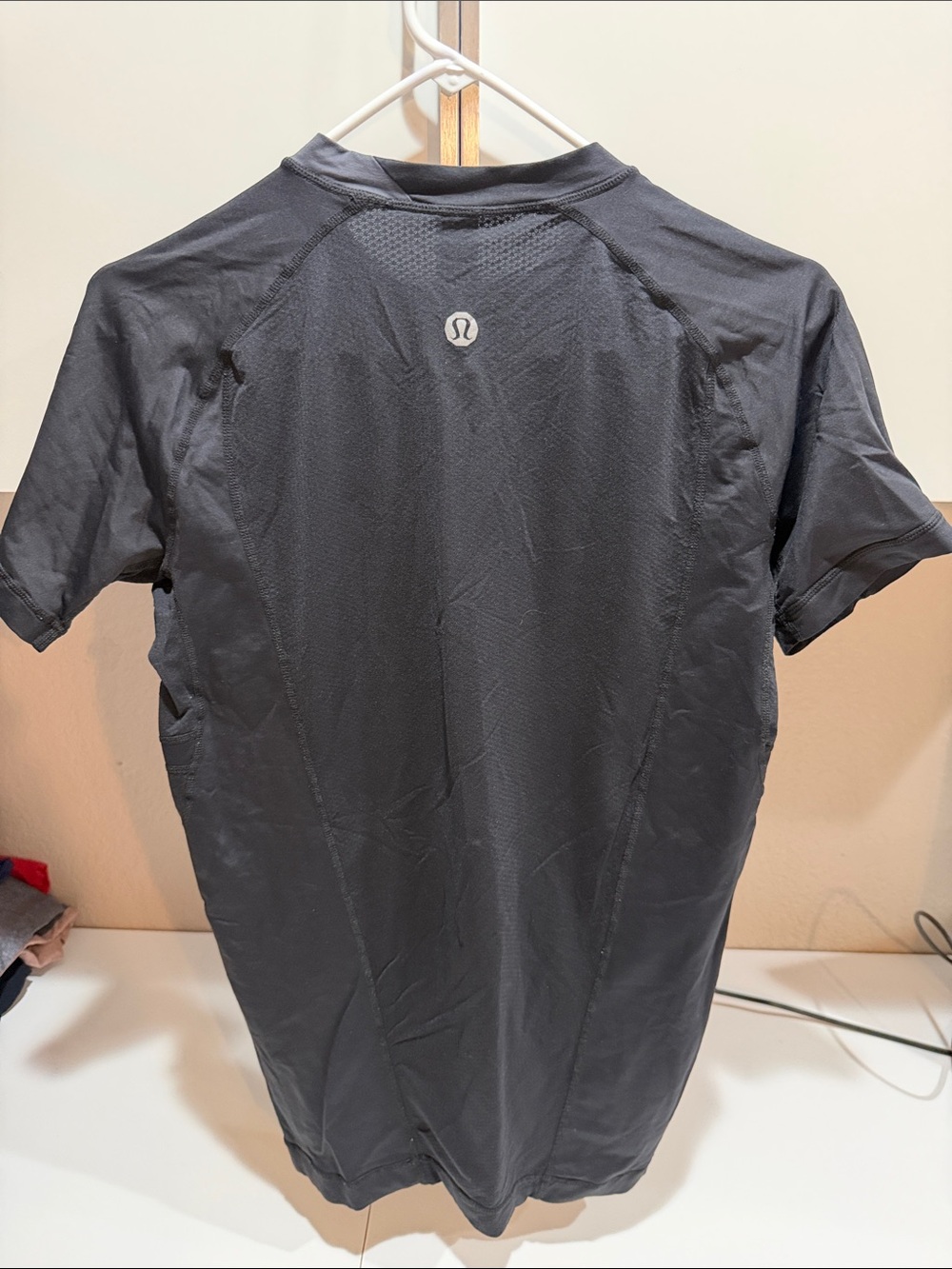 lululemon athletica Men's Black Short Sleeve Compression Performance Tee